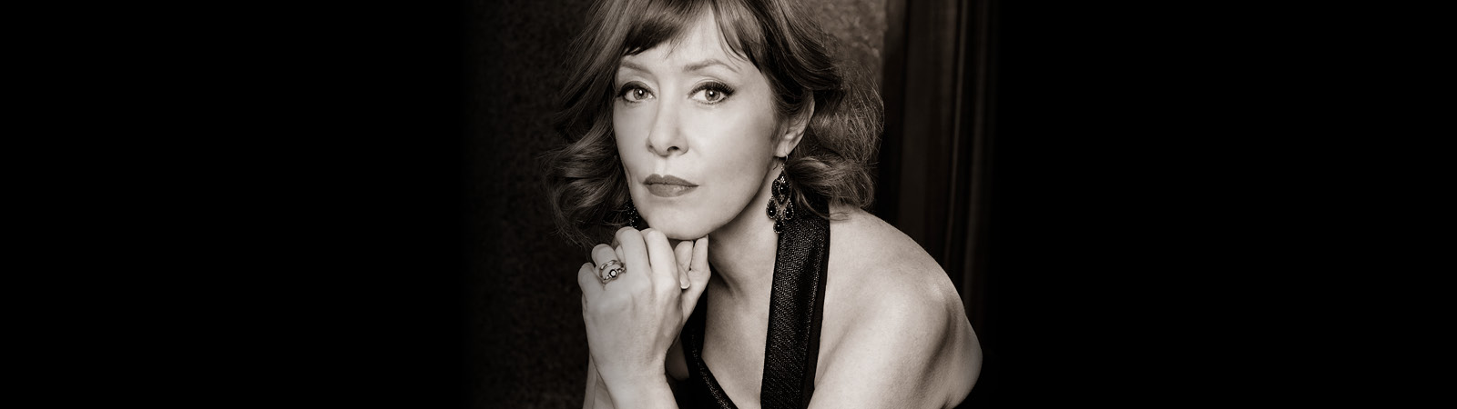 1600x450_Suzanne_Vega